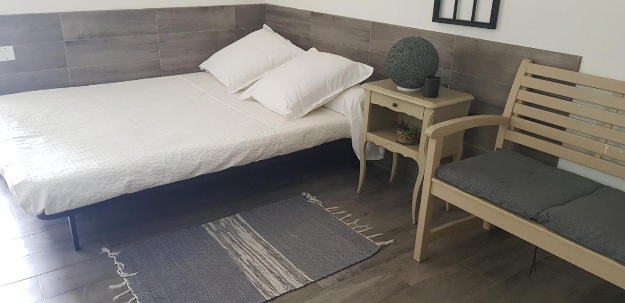 Gite Du Stade Le Studio Cour Parking Et Piscine Partagee Marseille Ngoại thất bức ảnh