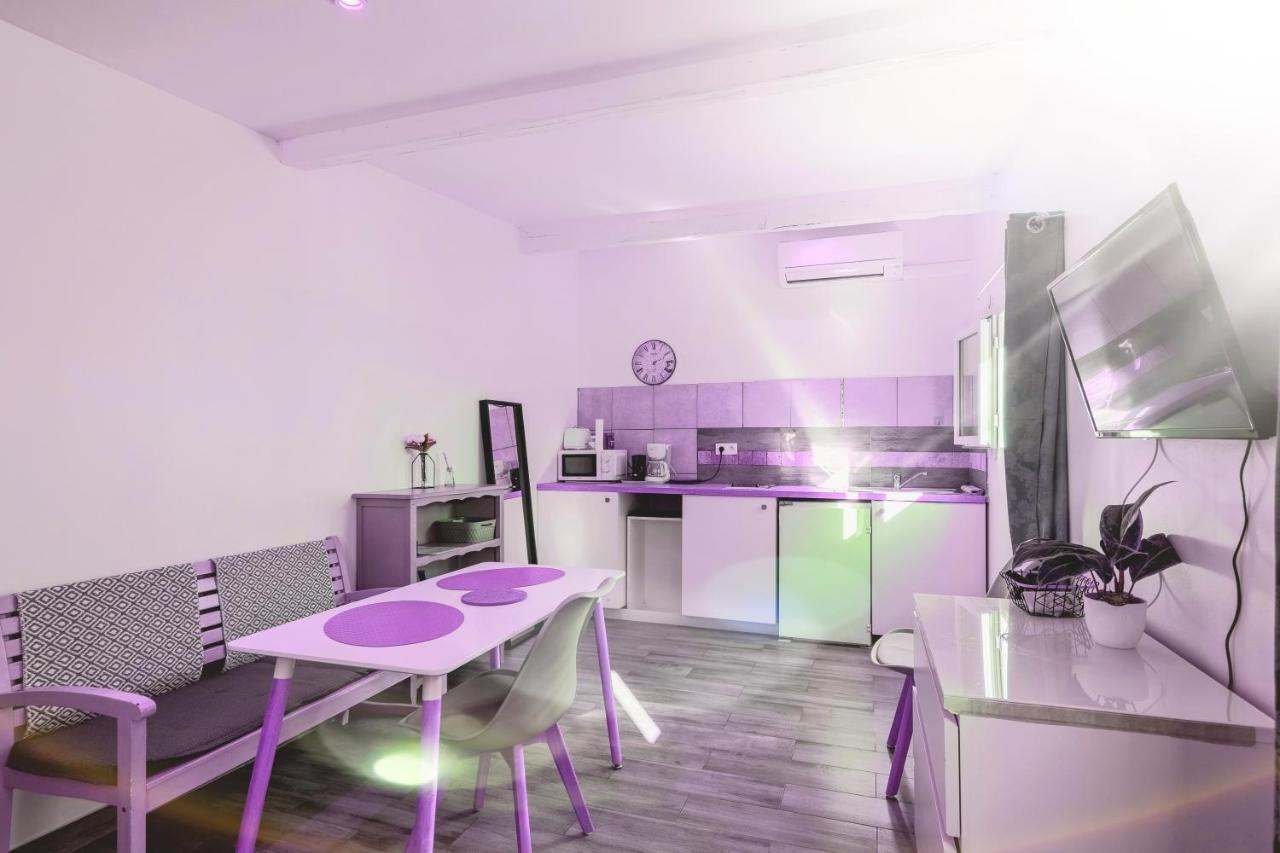 Gite Du Stade Le Studio Cour Parking Et Piscine Partagee Marseille Ngoại thất bức ảnh